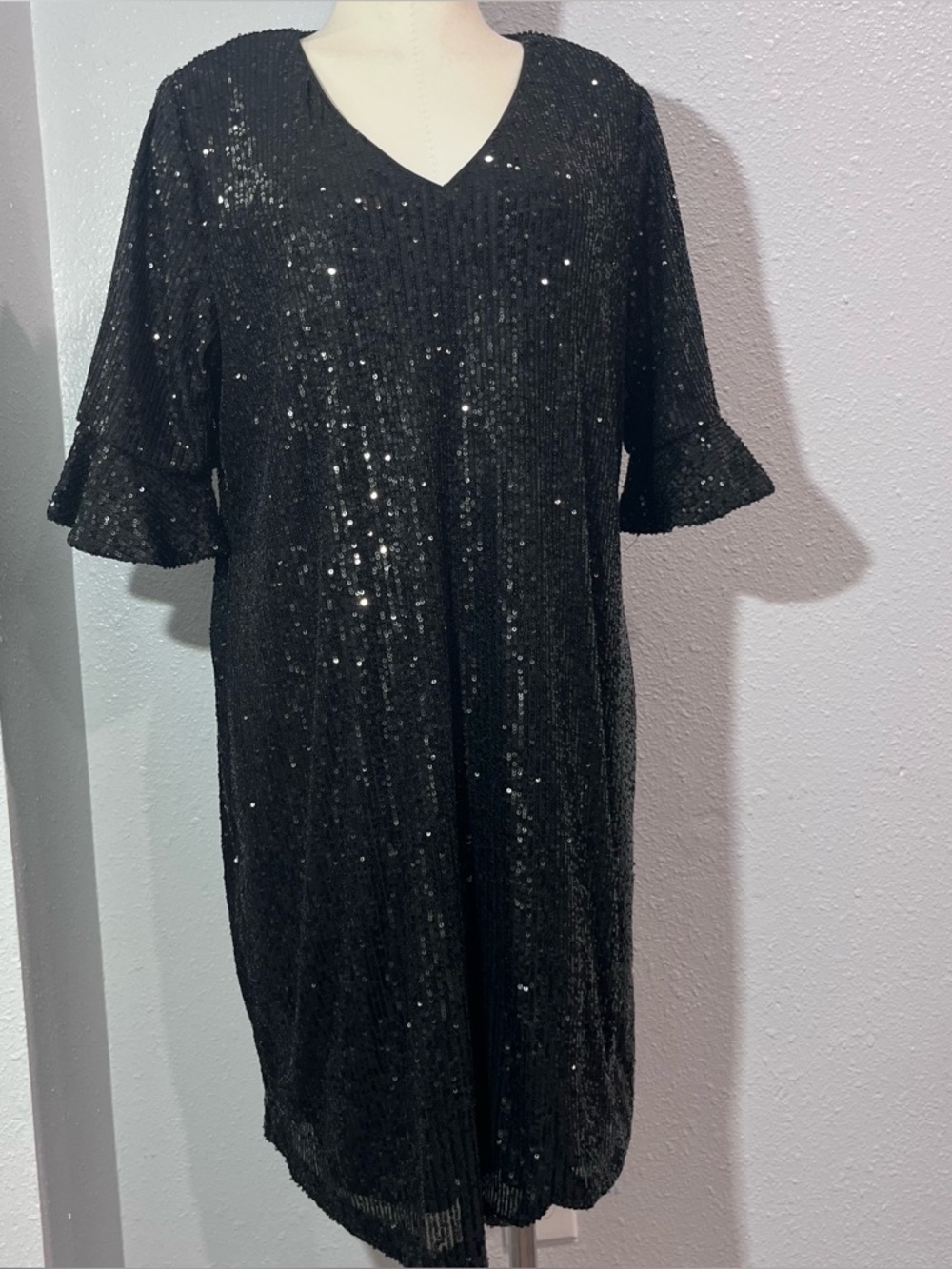 CeCe Women's 1X Black Sequin Cocktail
V-Neck Dress